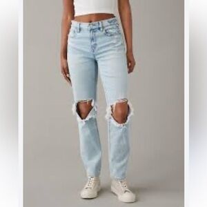 American Eagle Highrise Relaxed Mom Jeans Light Blue Distressed Size 2 Cotton